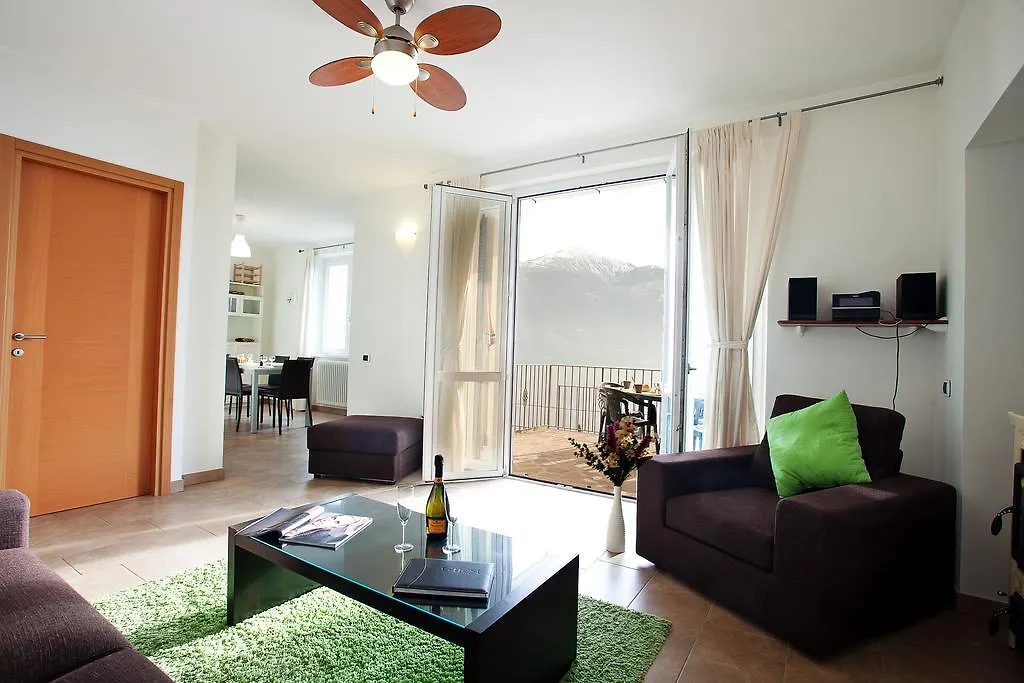 Residenza Romina Sleeps 8 With Pool- By Italian Apartments Rezzonico İtalya