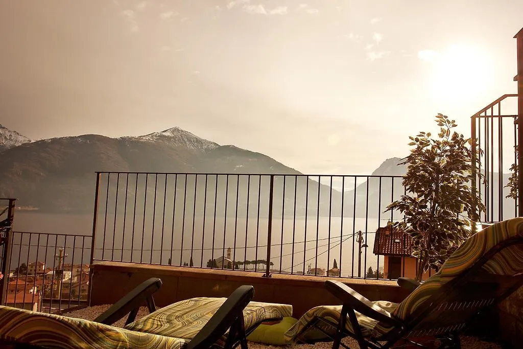 Residenza Romina Sleeps 8 With Pool- By Italian Apartments Rezzonico