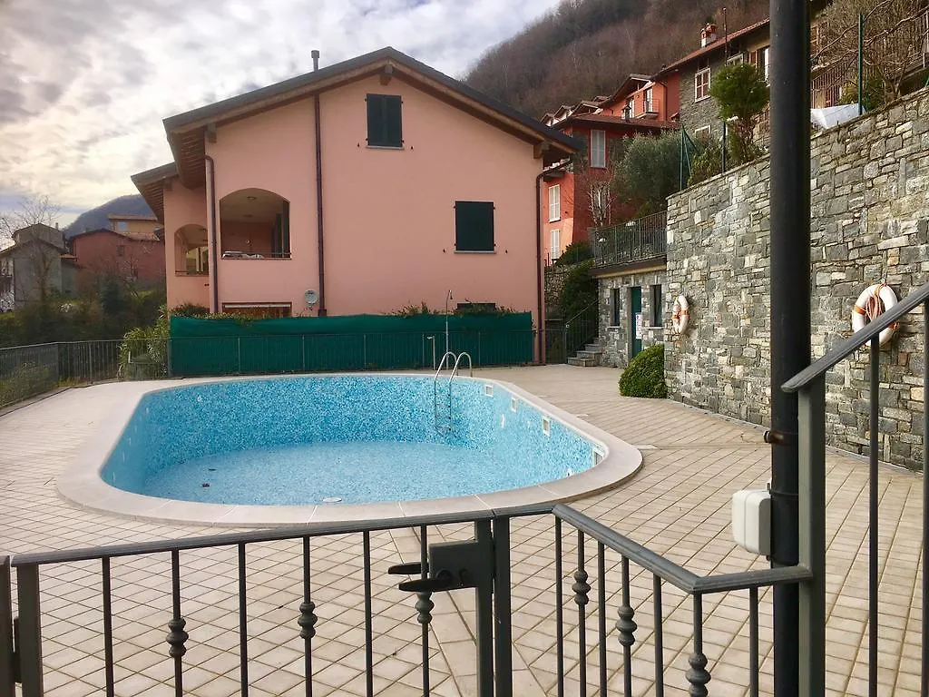 Residenza Romina Sleeps 8 With Pool- By Italian Apartments Rezzonico