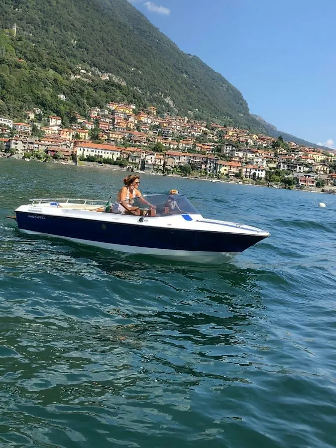 Residenza Romina Sleeps 8 With Pool- By Italian Apartments Rezzonico İtalya